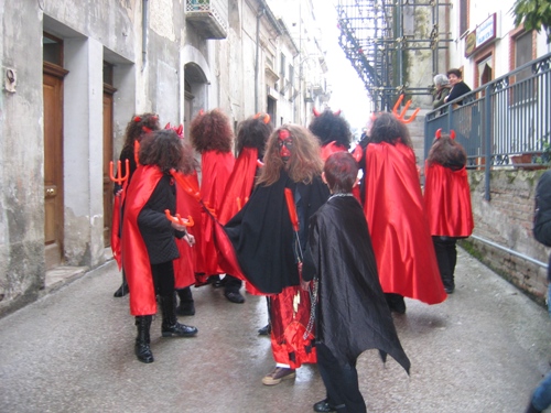 corteo di diavoli